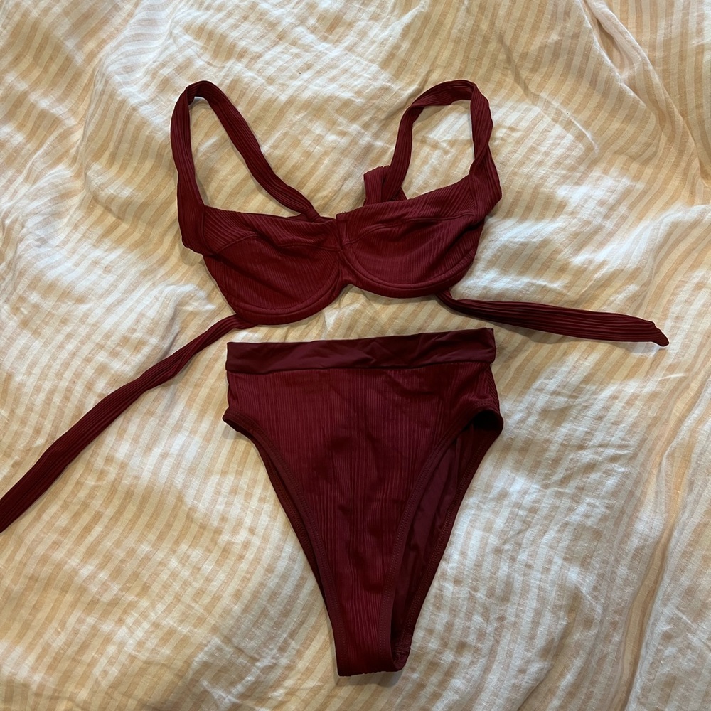 l*space Ribbed Underwire Bikini Top and High Waist Bottoms in Burgundy - Picture 2 of 8